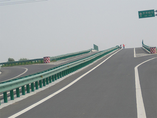 深圳高速公路护栏的材质与规格