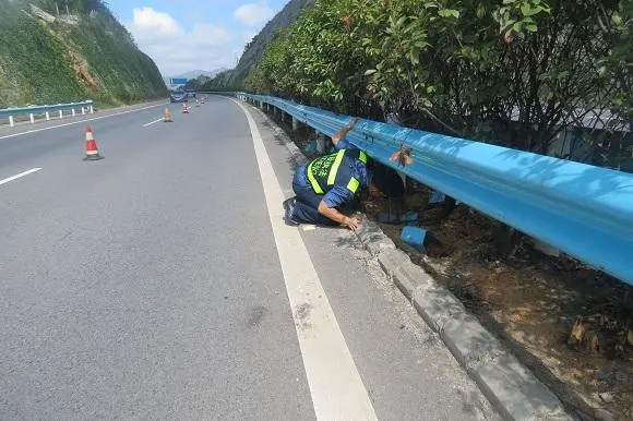 深圳高速路波形护栏