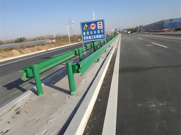 深圳公路护栏守护安全横跨多个行业的应用